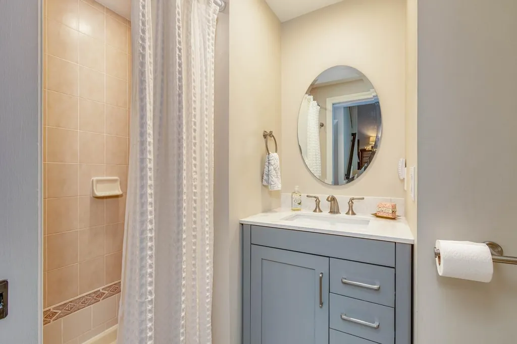 6 Goldfinch Lane Nashua NH 03062