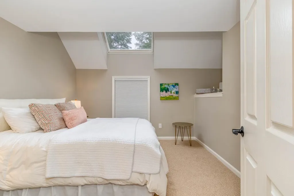 6 Goldfinch Lane Nashua NH 03062