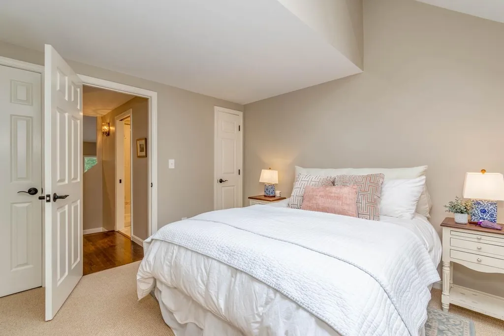 6 Goldfinch Lane Nashua NH 03062