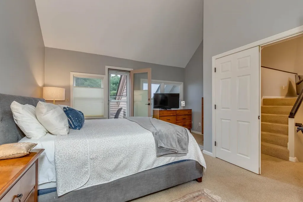 6 Goldfinch Lane Nashua NH 03062
