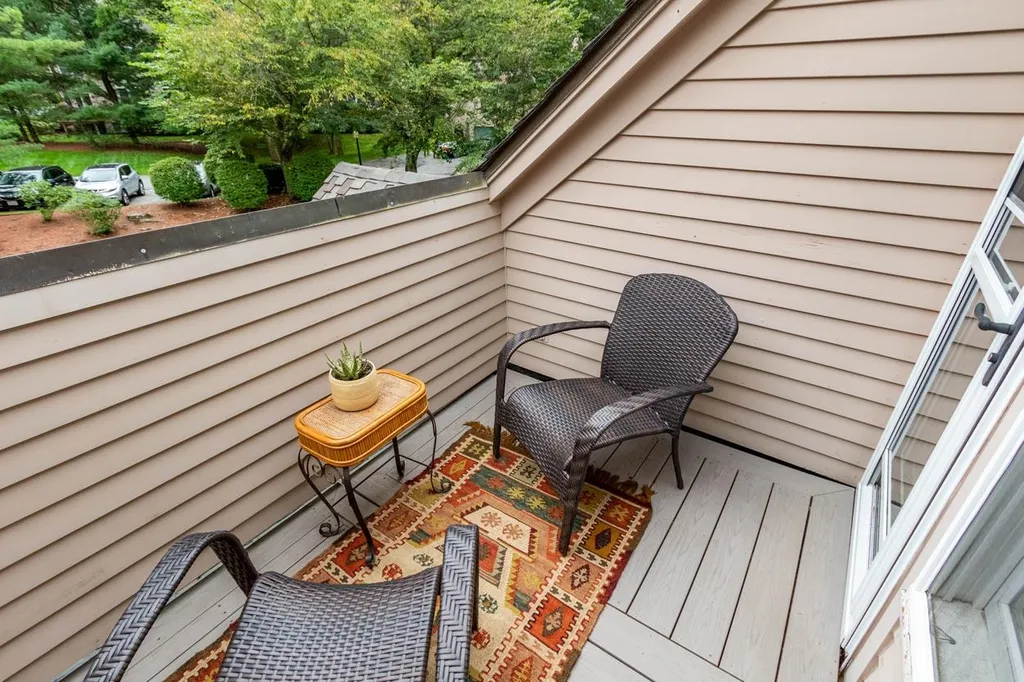 6 Goldfinch Lane Nashua NH 03062