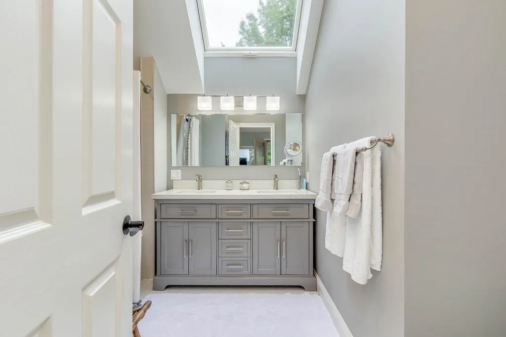 6 Goldfinch Lane Nashua NH 03062