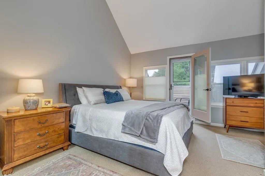 6 Goldfinch Lane Nashua NH 03062