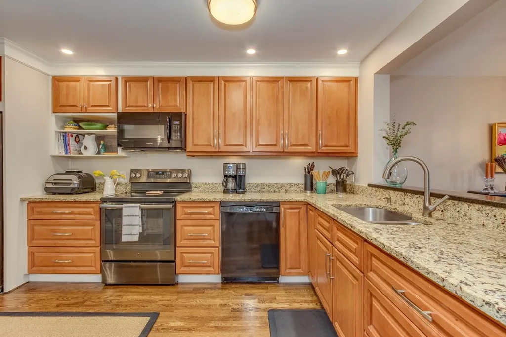 6 Goldfinch Lane Nashua NH 03062