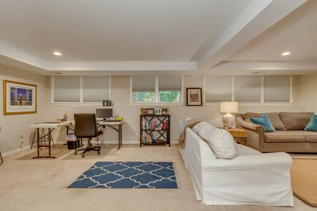 6 Goldfinch Lane Nashua NH 03062