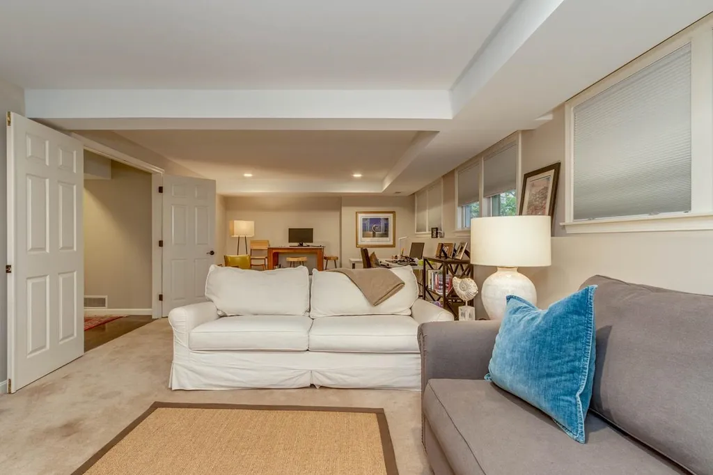 6 Goldfinch Lane Nashua NH 03062