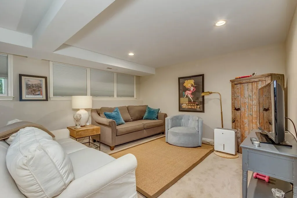 6 Goldfinch Lane Nashua NH 03062