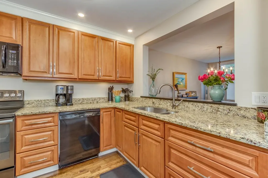 6 Goldfinch Lane Nashua NH 03062