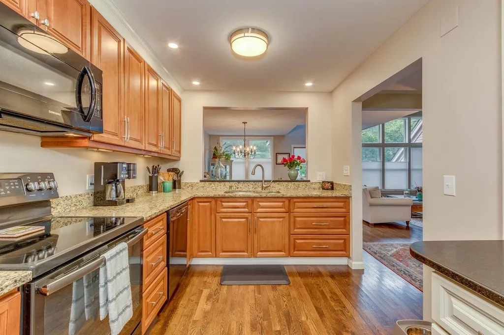 6 Goldfinch Lane Nashua NH 03062