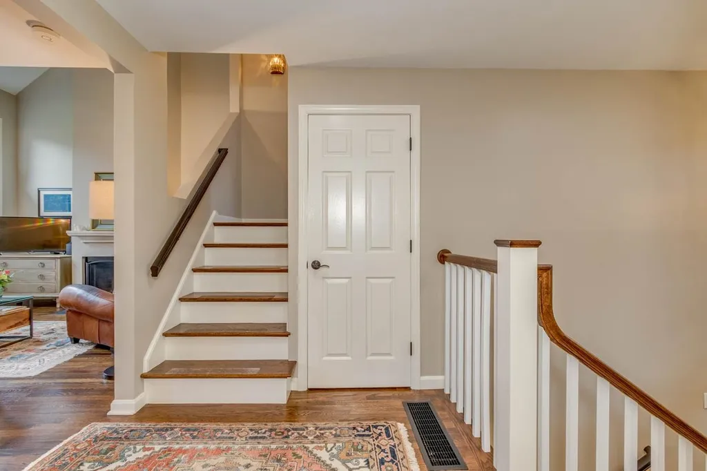 6 Goldfinch Lane Nashua NH 03062