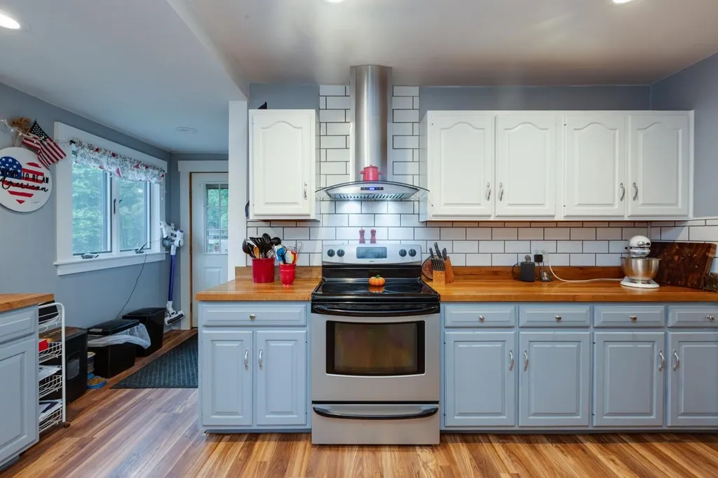 6 Park Place Hillsborough NH 03244