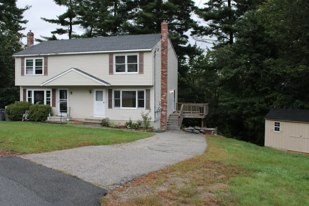 17r Sunnyside Lane Derry NH 03038
