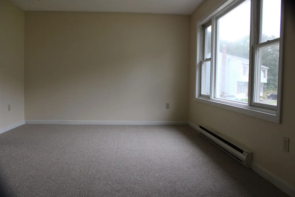 17r Sunnyside Lane Derry NH 03038