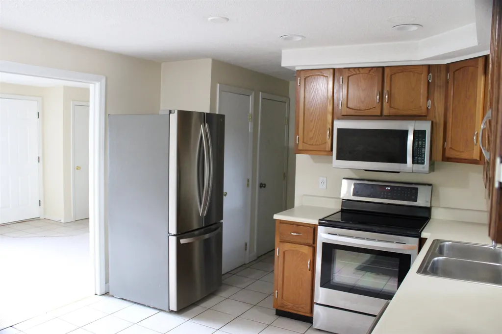 17r Sunnyside Lane Derry NH 03038