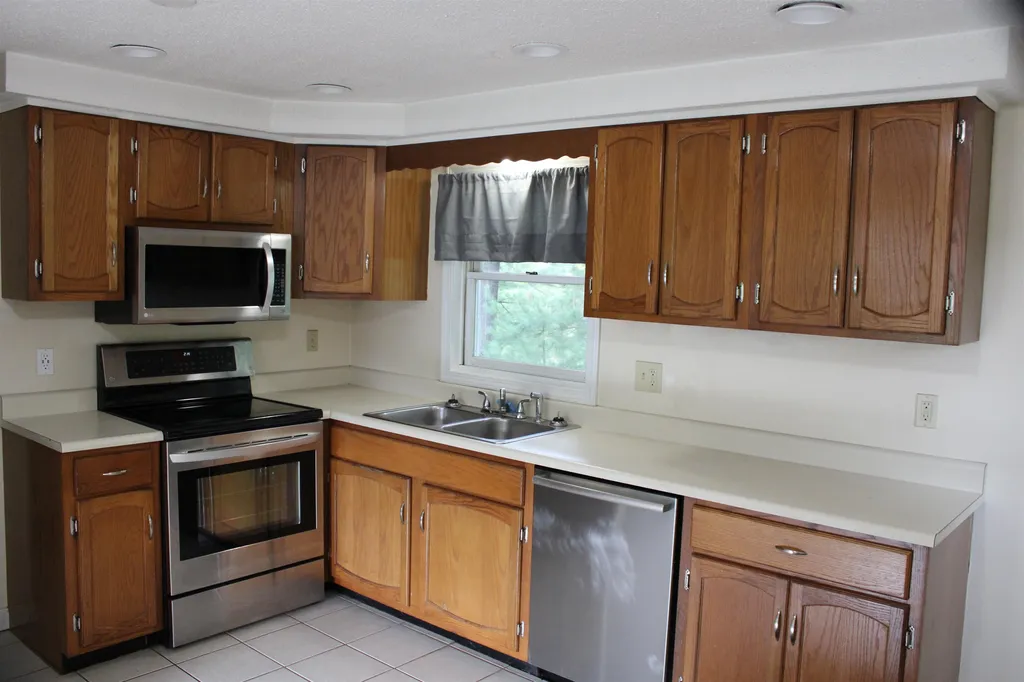 17r Sunnyside Lane Derry NH 03038