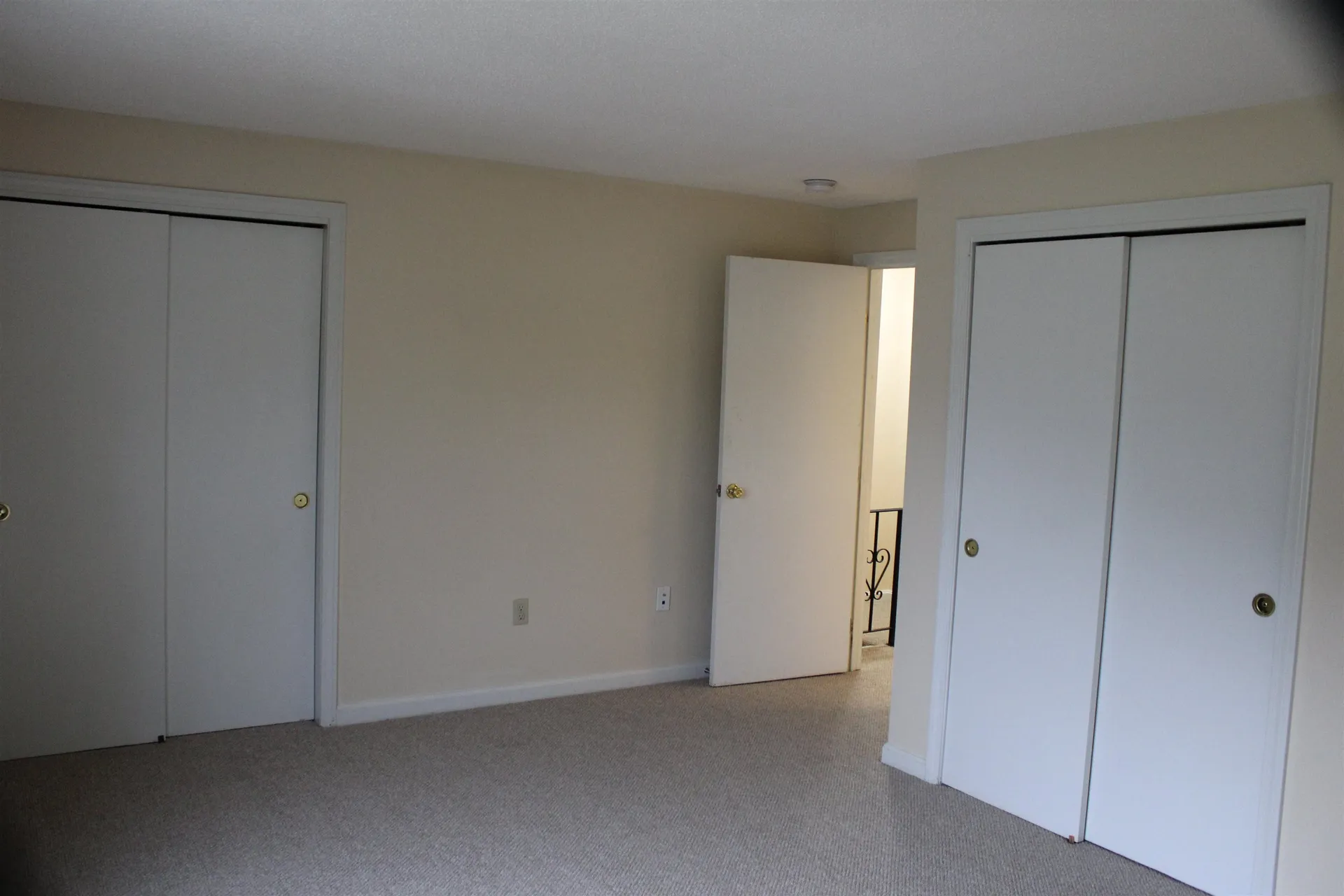 17r Sunnyside Lane Derry NH 03038