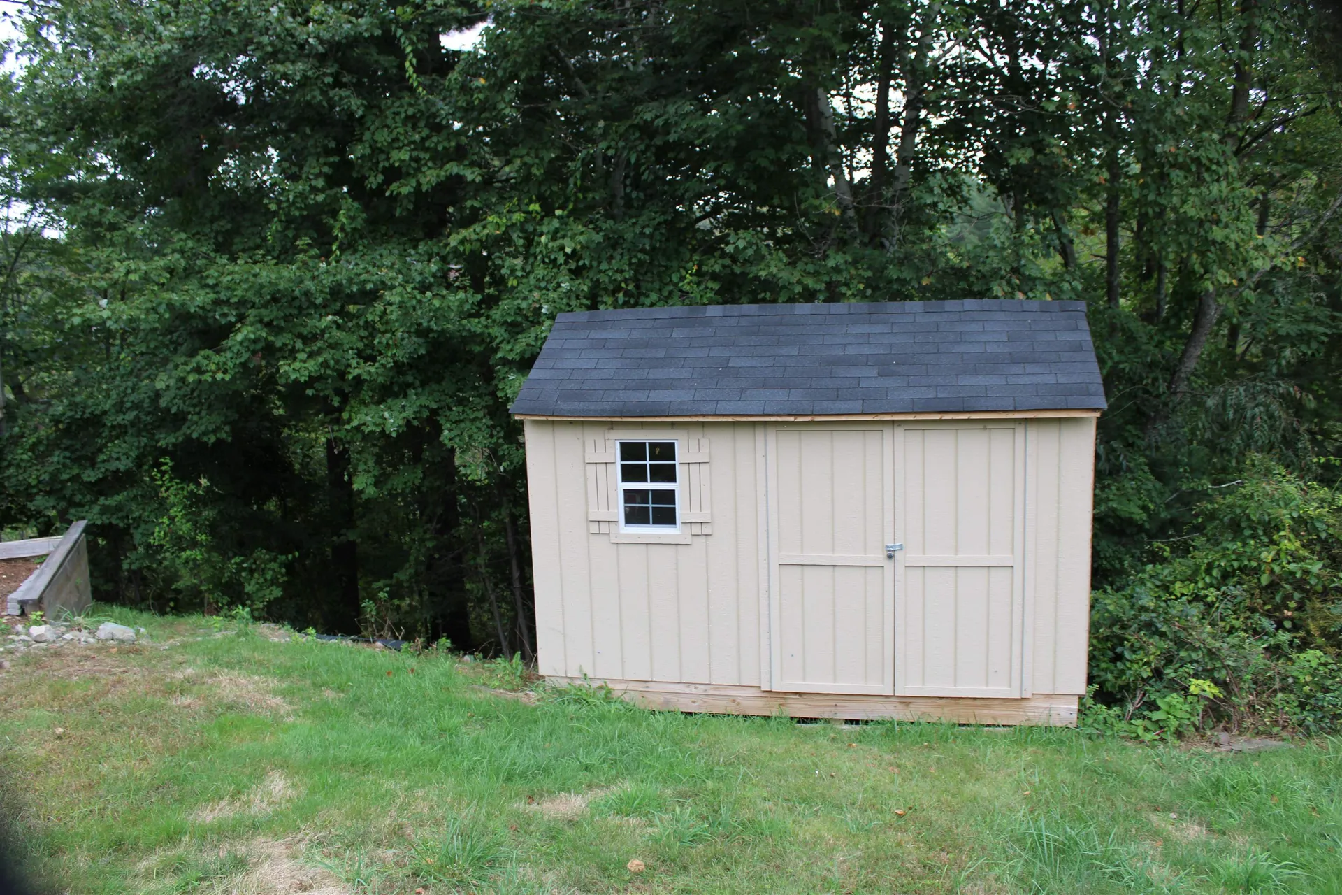 17r Sunnyside Lane Derry NH 03038