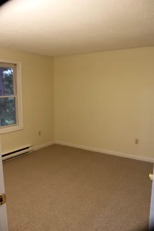 17r Sunnyside Lane Derry NH 03038