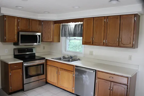 17r Sunnyside Lane Derry NH 03038