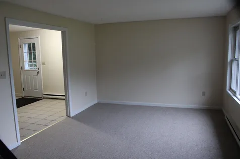 17r Sunnyside Lane Derry NH 03038