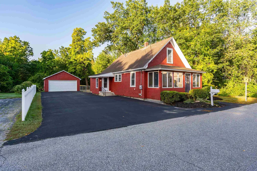 4 W Stearns Avenue Hooksett NH 03106