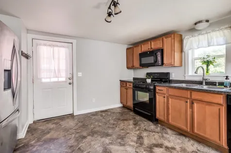27 Dawson Street Milton NH 03851