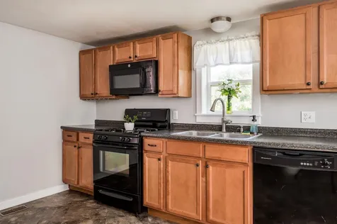 27 Dawson Street Milton NH 03851