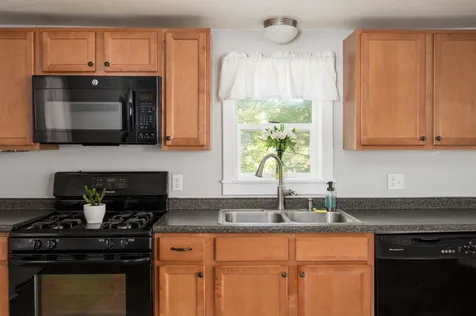 27 Dawson Street Milton NH 03851