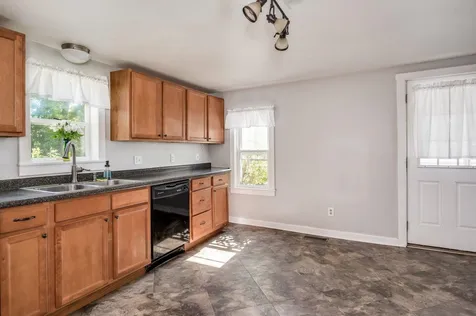 27 Dawson Street Milton NH 03851