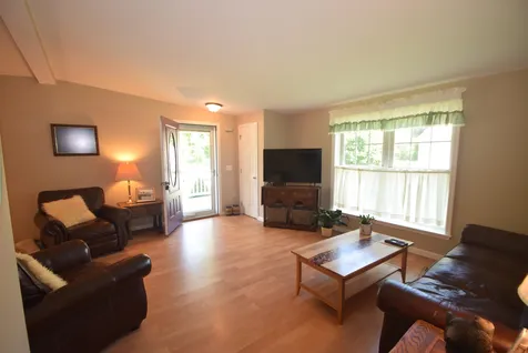 15 Aspen Way North Hampton NH 03862