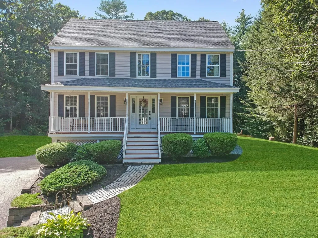 14 Dillon Avenue Sandown NH 03873