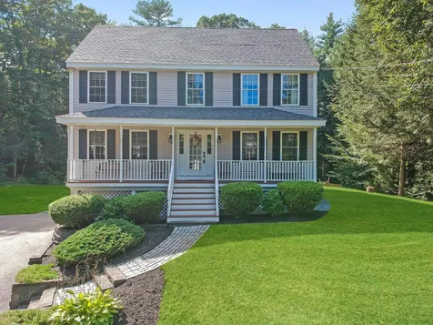 14 Dillon Avenue Sandown NH 03873