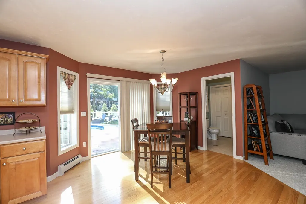 46 Stirling Avenue Hooksett NH 03106