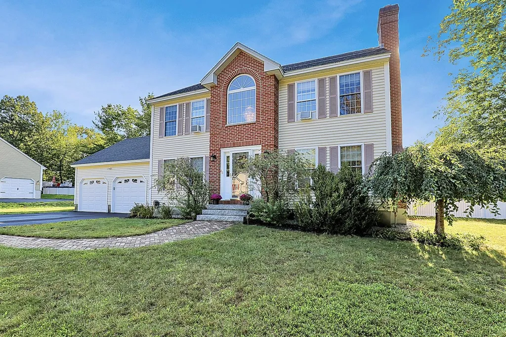 46 Stirling Avenue Hooksett NH 03106