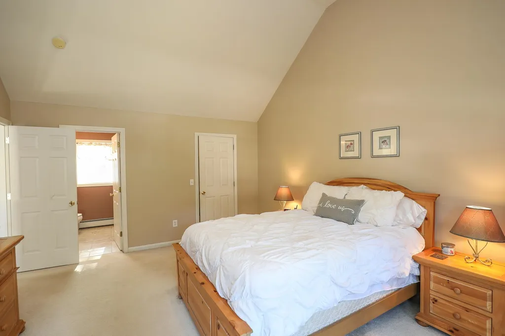 46 Stirling Avenue Hooksett NH 03106