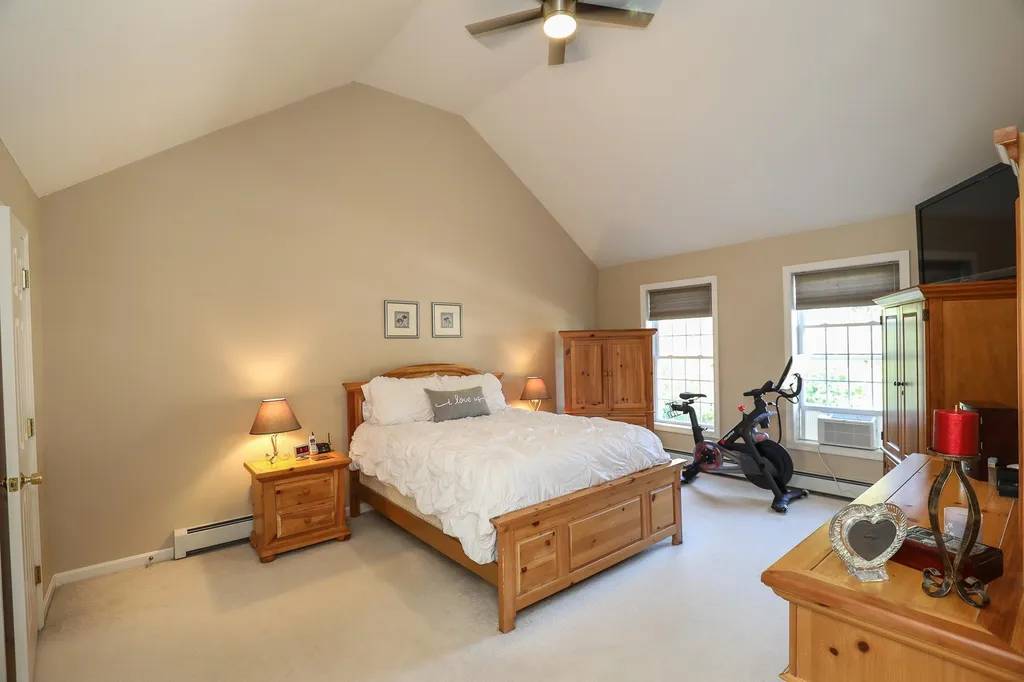 46 Stirling Avenue Hooksett NH 03106