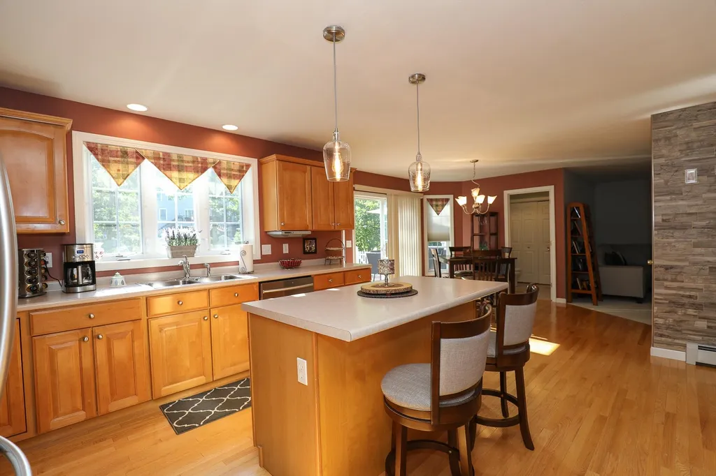 46 Stirling Avenue Hooksett NH 03106