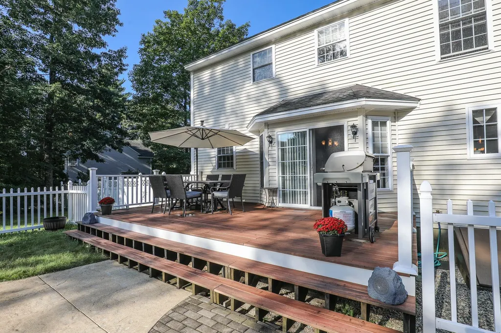 46 Stirling Avenue Hooksett NH 03106