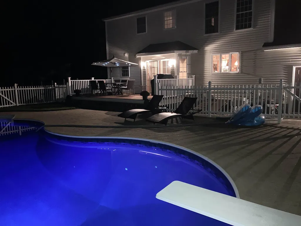 46 Stirling Avenue Hooksett NH 03106