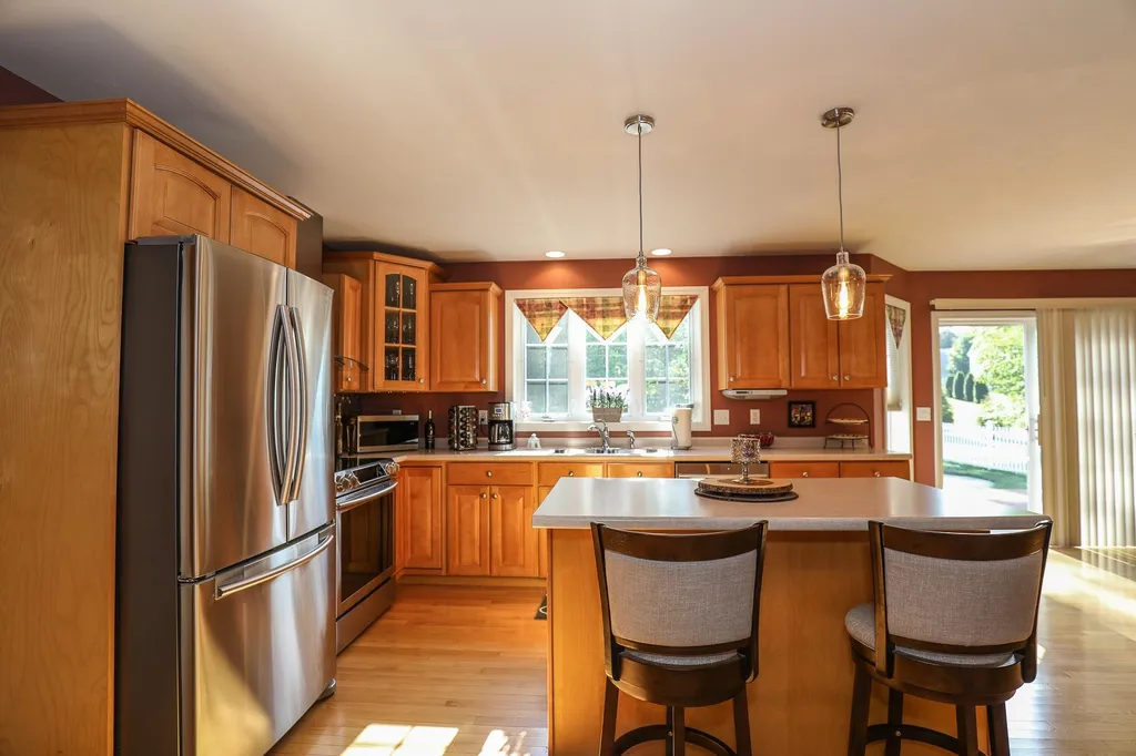 46 Stirling Avenue Hooksett NH 03106