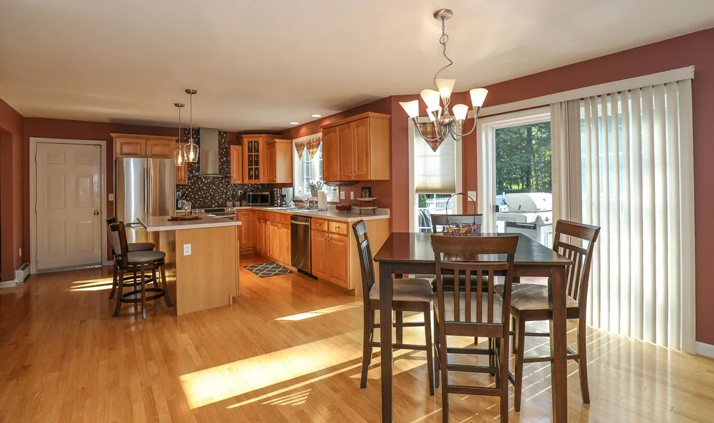 46 Stirling Avenue Hooksett NH 03106
