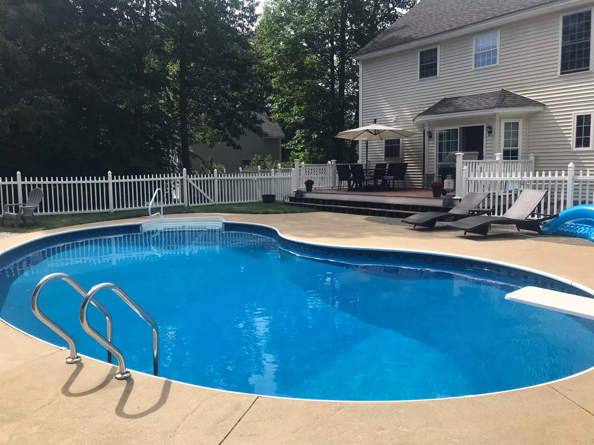 46 Stirling Avenue Hooksett NH 03106