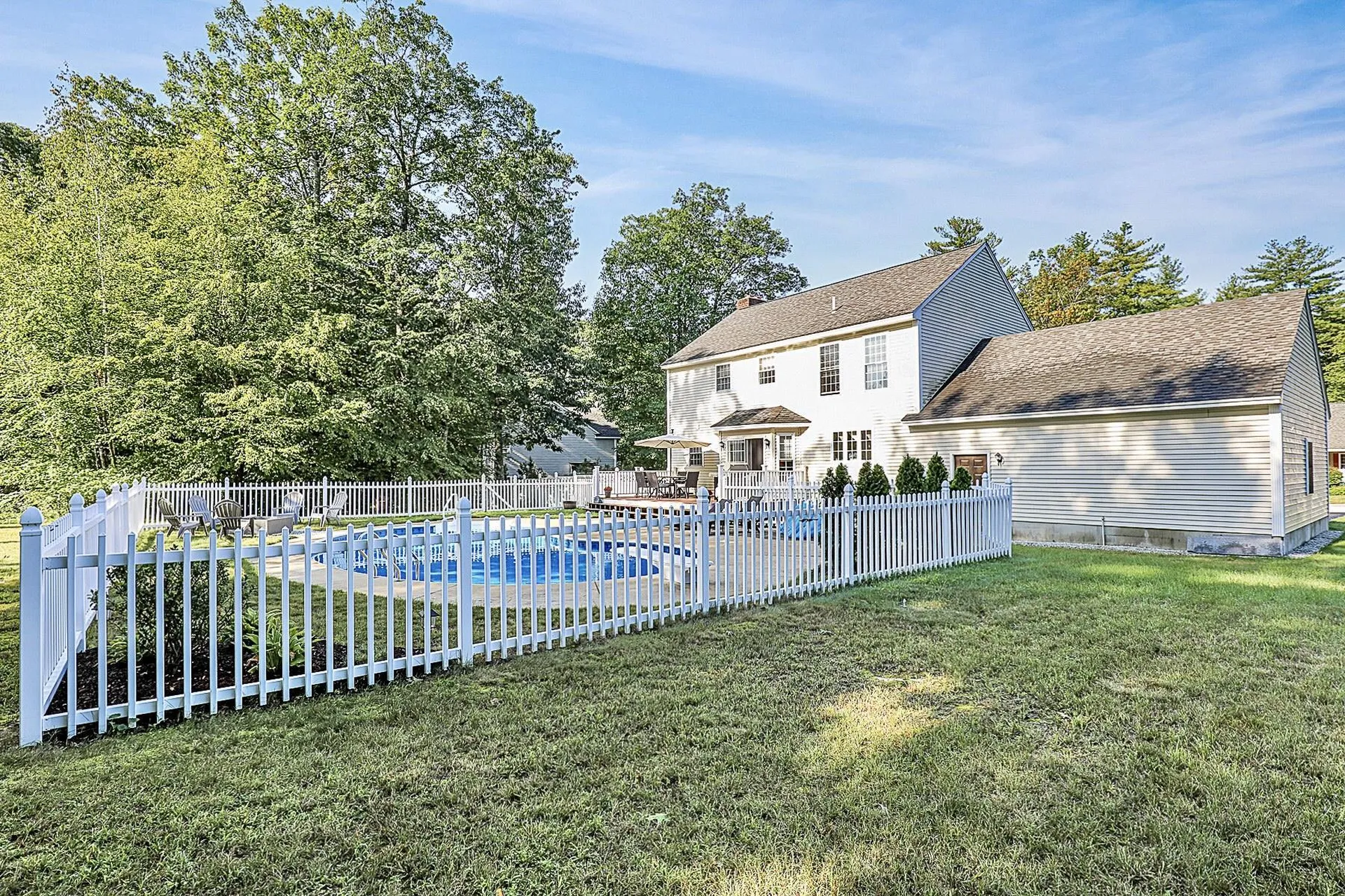 46 Stirling Avenue Hooksett NH 03106