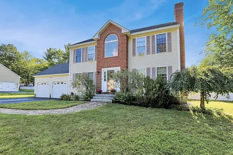 46 Stirling Avenue Hooksett NH 03106