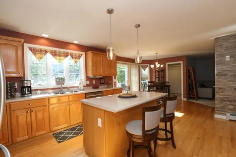 46 Stirling Avenue Hooksett NH 03106