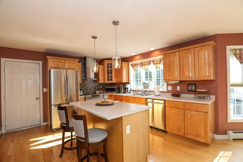 46 Stirling Avenue Hooksett NH 03106