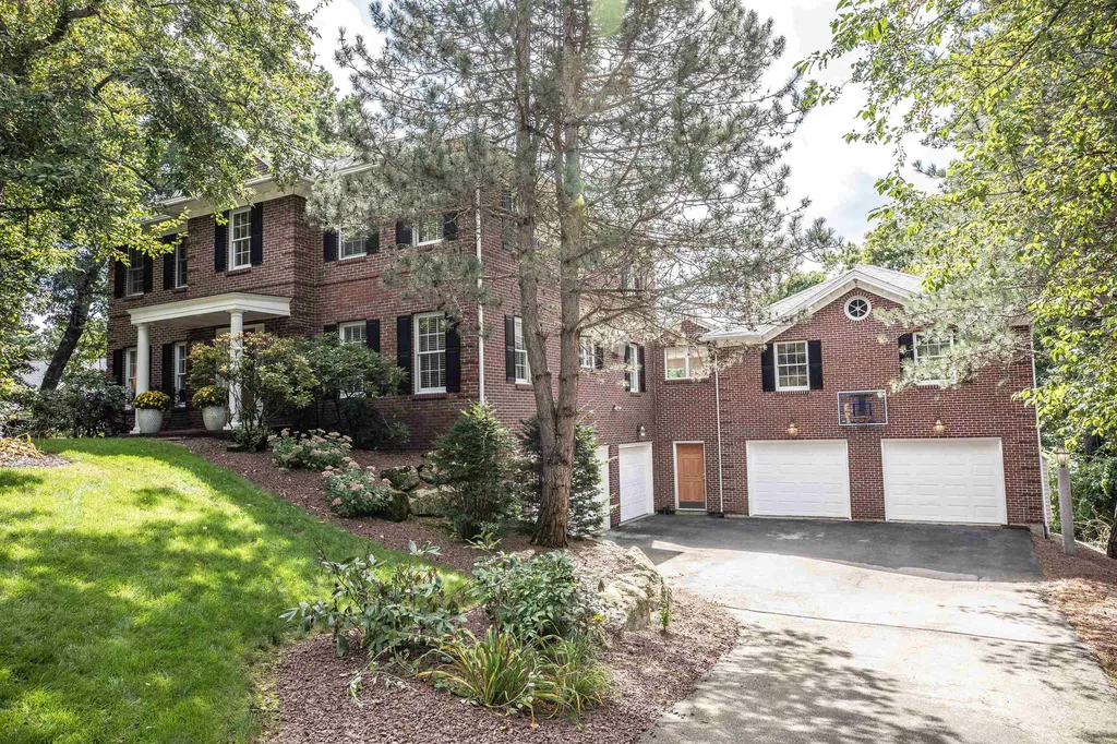 373 Whitford Street Manchester NH 03104