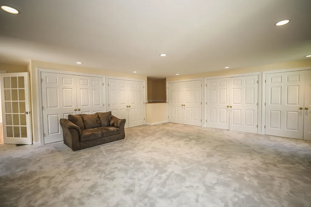 373 Whitford Street Manchester NH 03104
