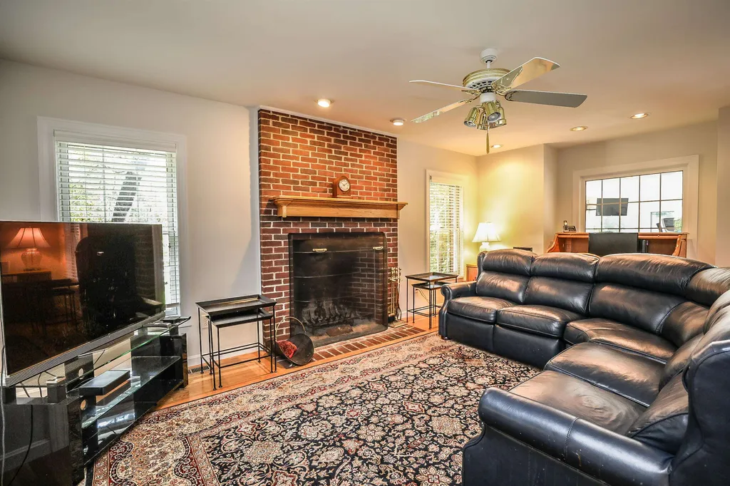 373 Whitford Street Manchester NH 03104