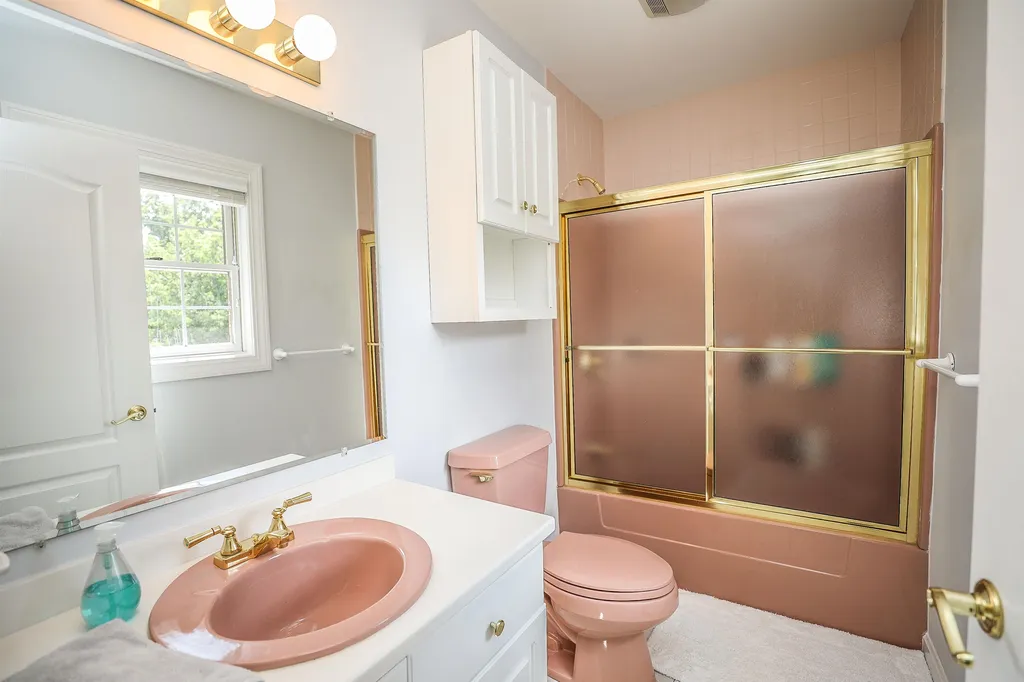 373 Whitford Street Manchester NH 03104